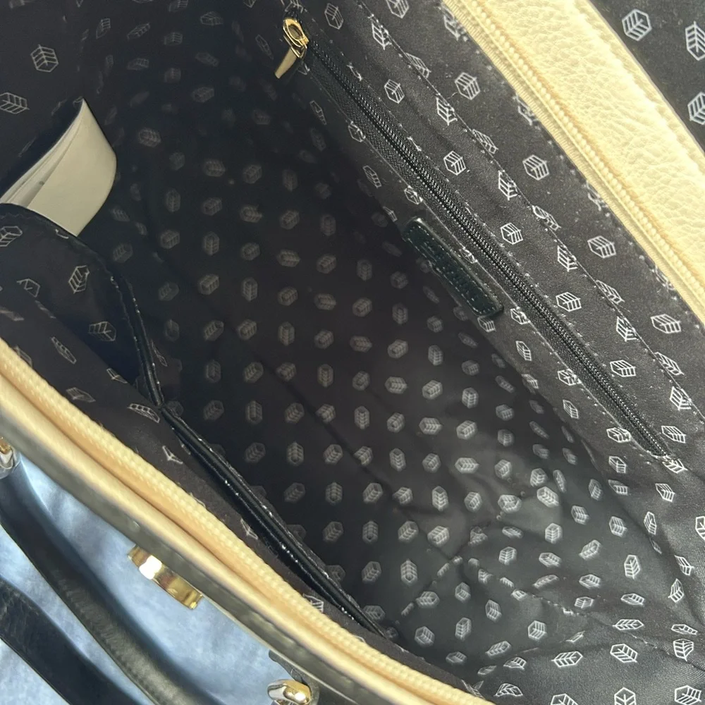 Call it Spring Handbag - Picture 5 of 8